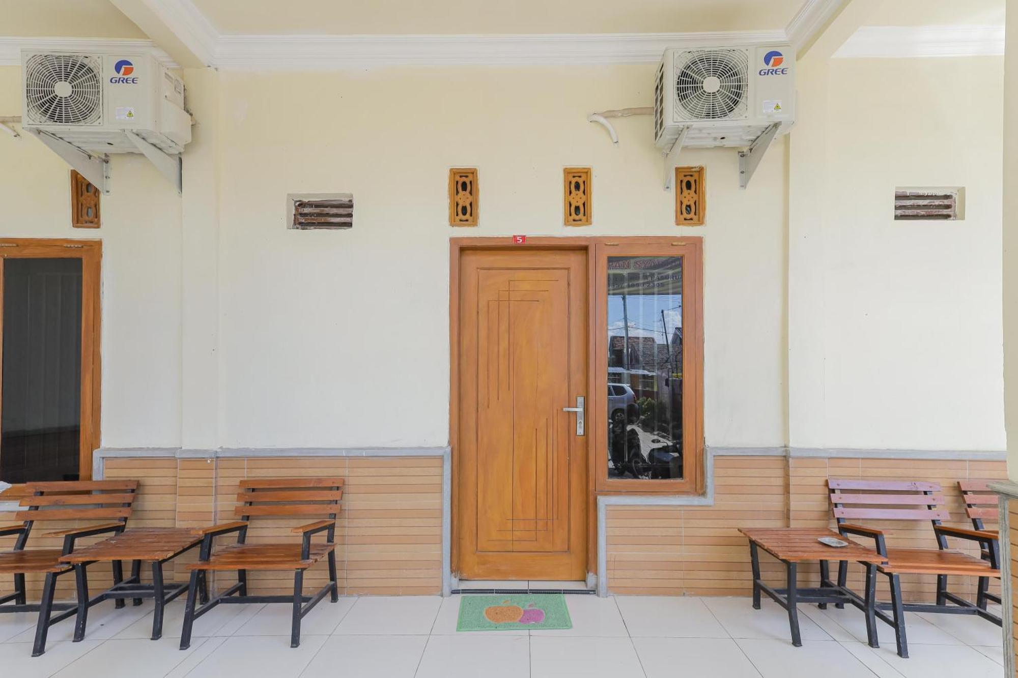 Reddoorz Syariah Near Alun Alun Pasuruan Hotel Exterior photo